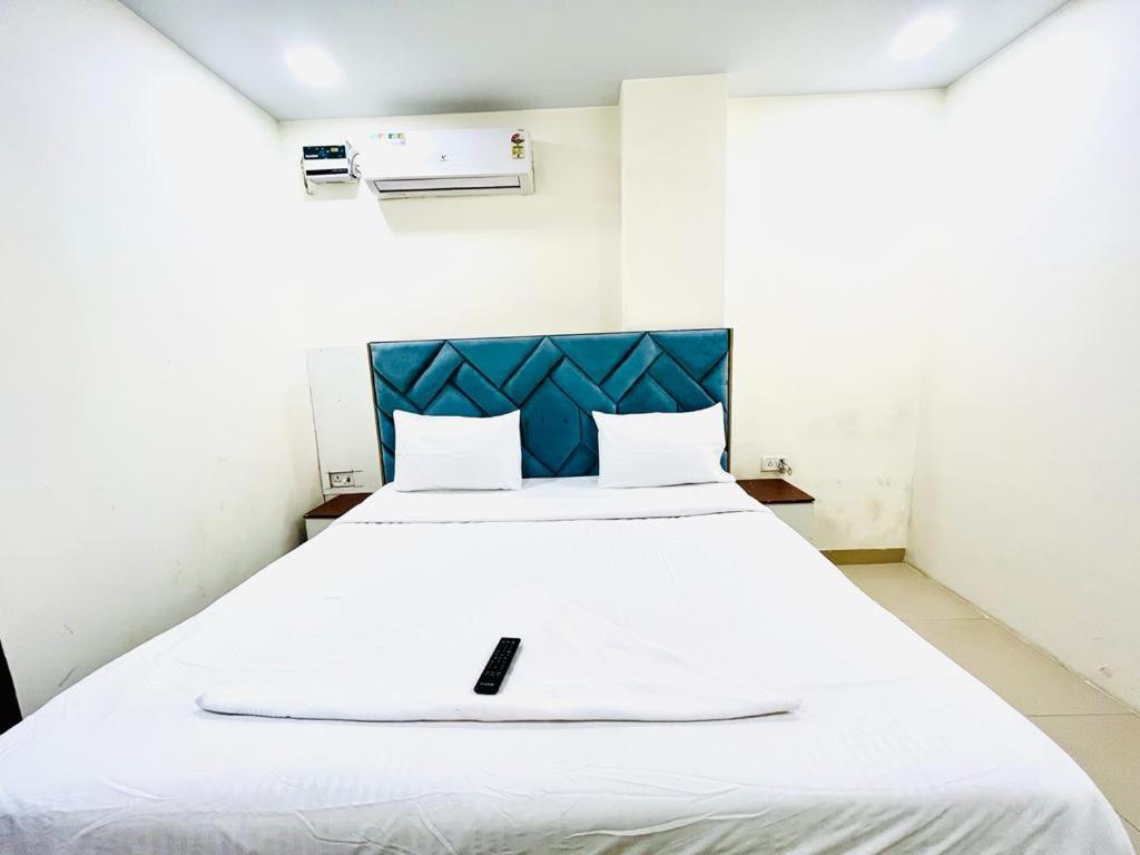 Swarg Residency Kamrudin Nagar, Nangloi Hotel
