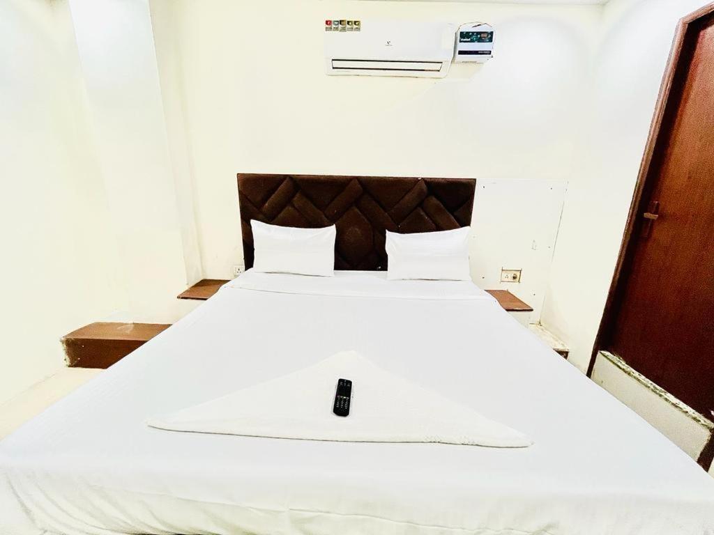 Swarg Residency Kamrudin Nagar, Nangloi Hotel New Delhi
